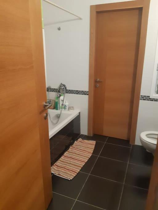 Adorable 3 Bedroom Brenner "Hill" Suite Giv'at Brenner Esterno foto