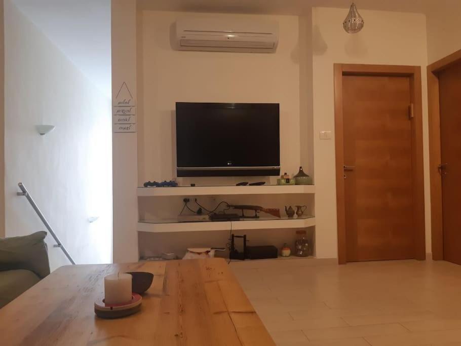 Adorable 3 Bedroom Brenner "Hill" Suite Giv'at Brenner Esterno foto